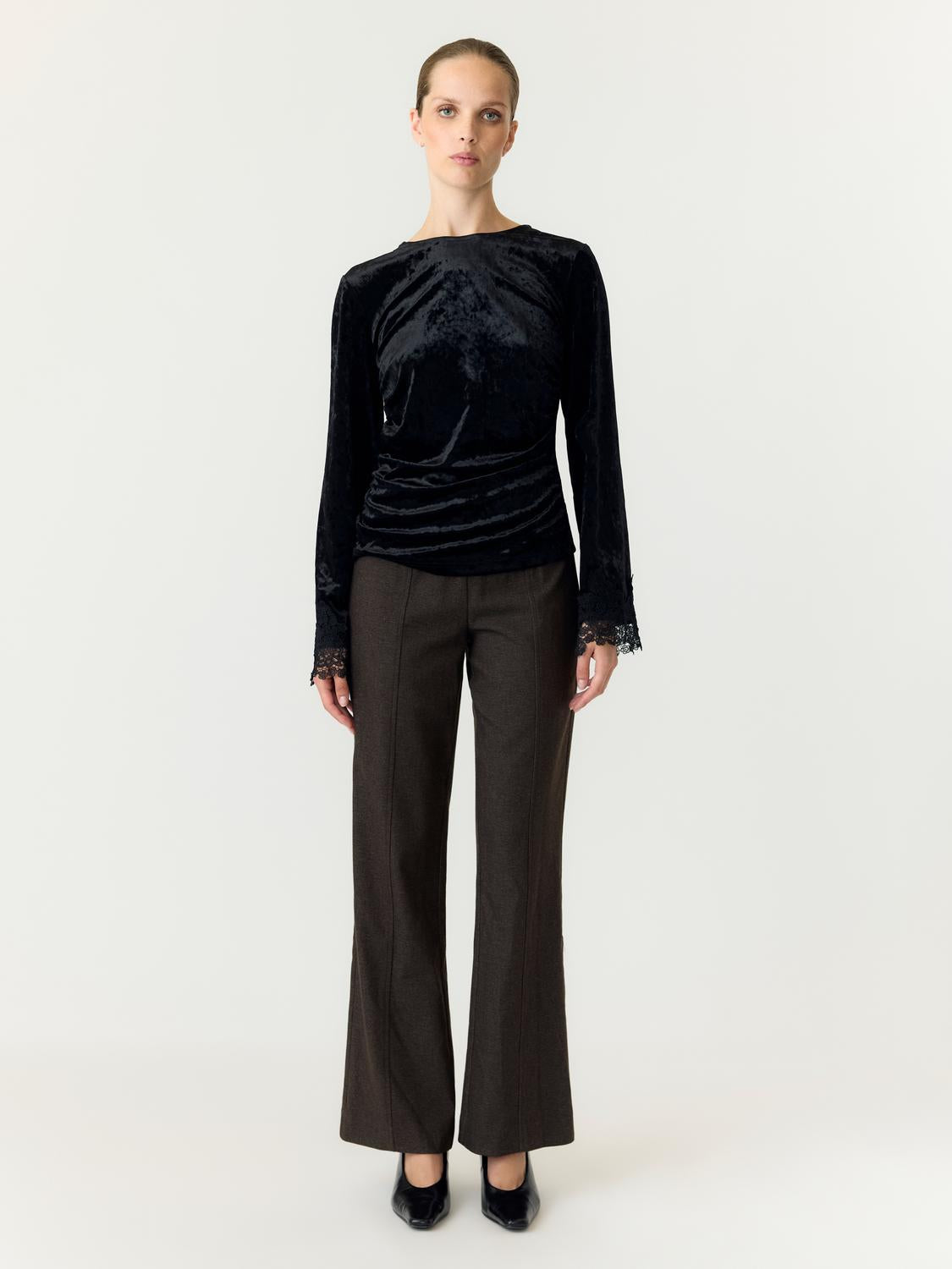 model_shot-front_full